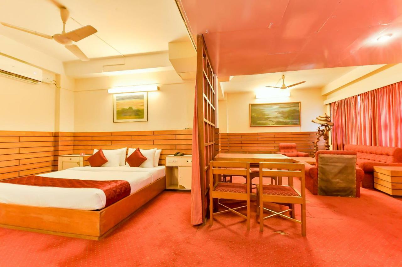 Oyo Flagship 45564 Woodlands Hotel 3*