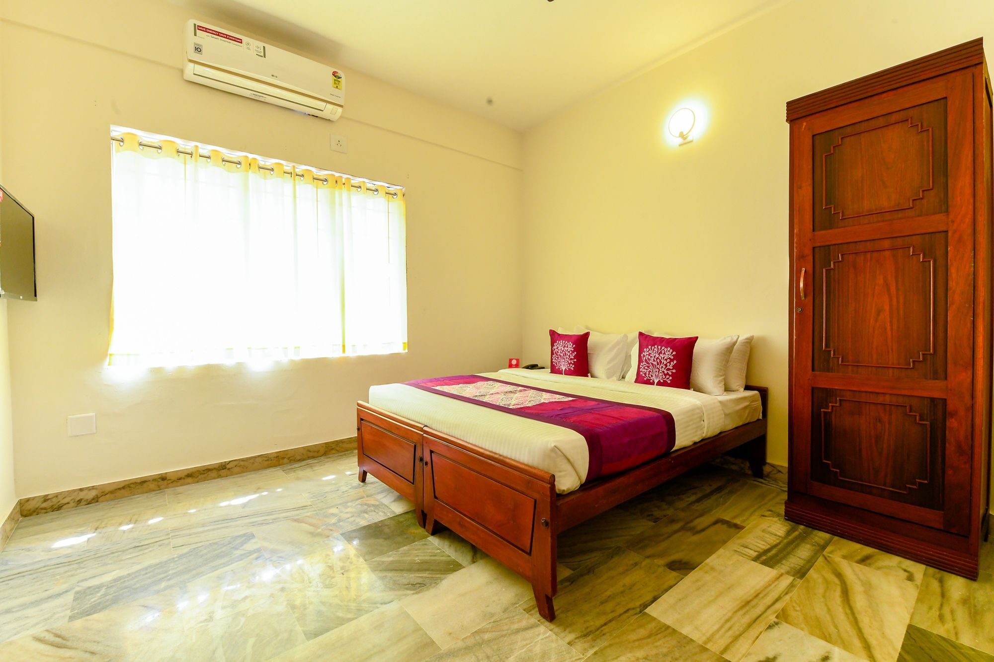 Oyo 11328 Chandrika Residency Hotel