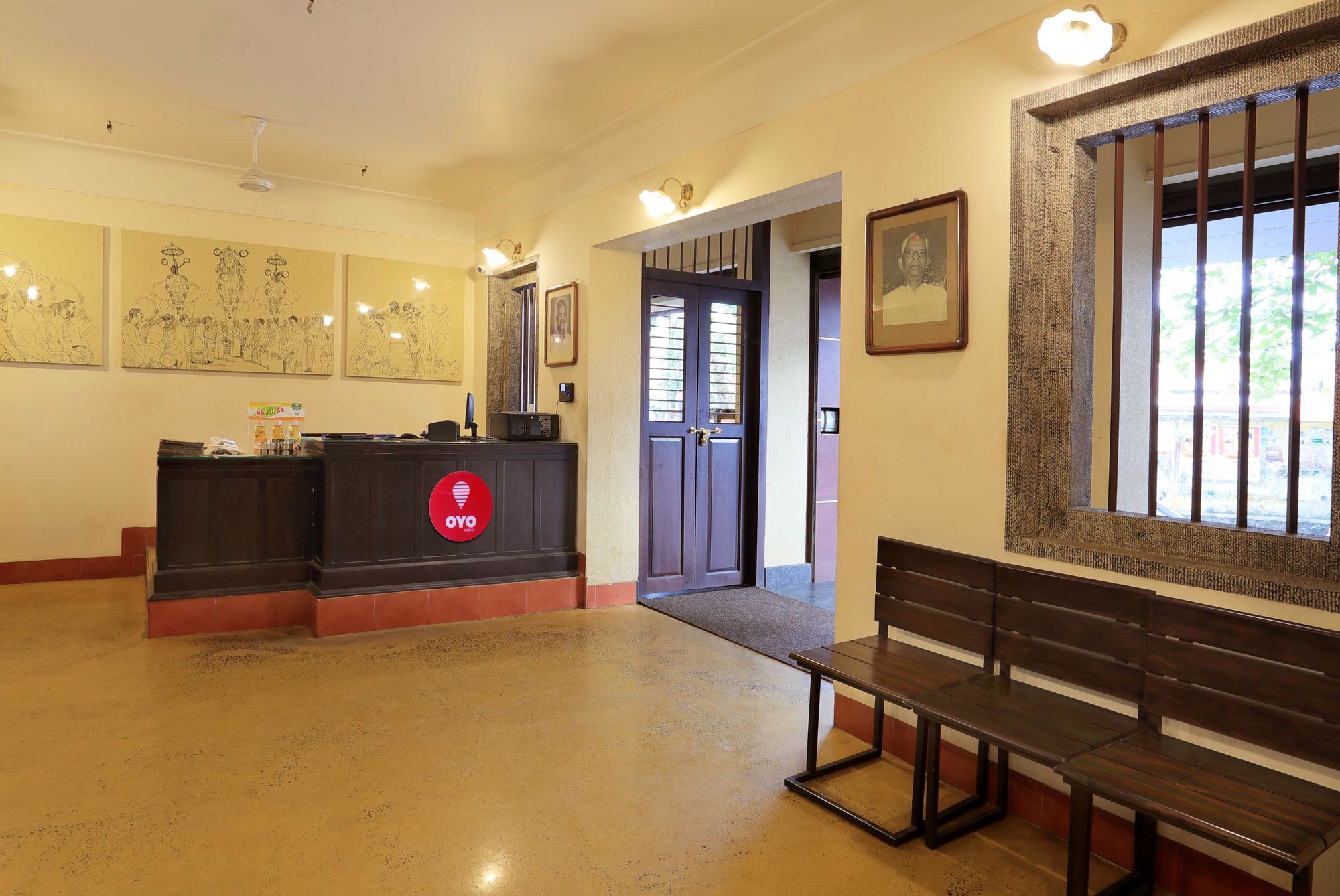 Oyo 8268 Gokul Ottupura Hotel 3*