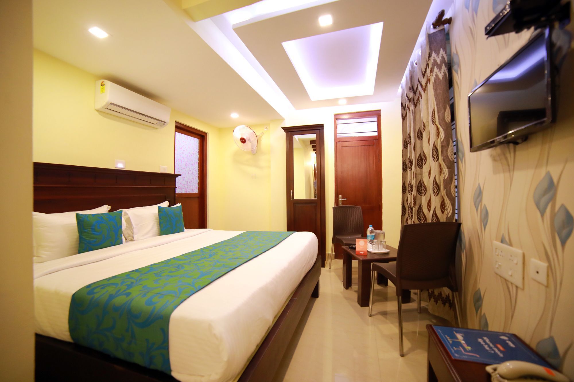 Hotel Oyo 8214 Malabar Plaza Residency 1