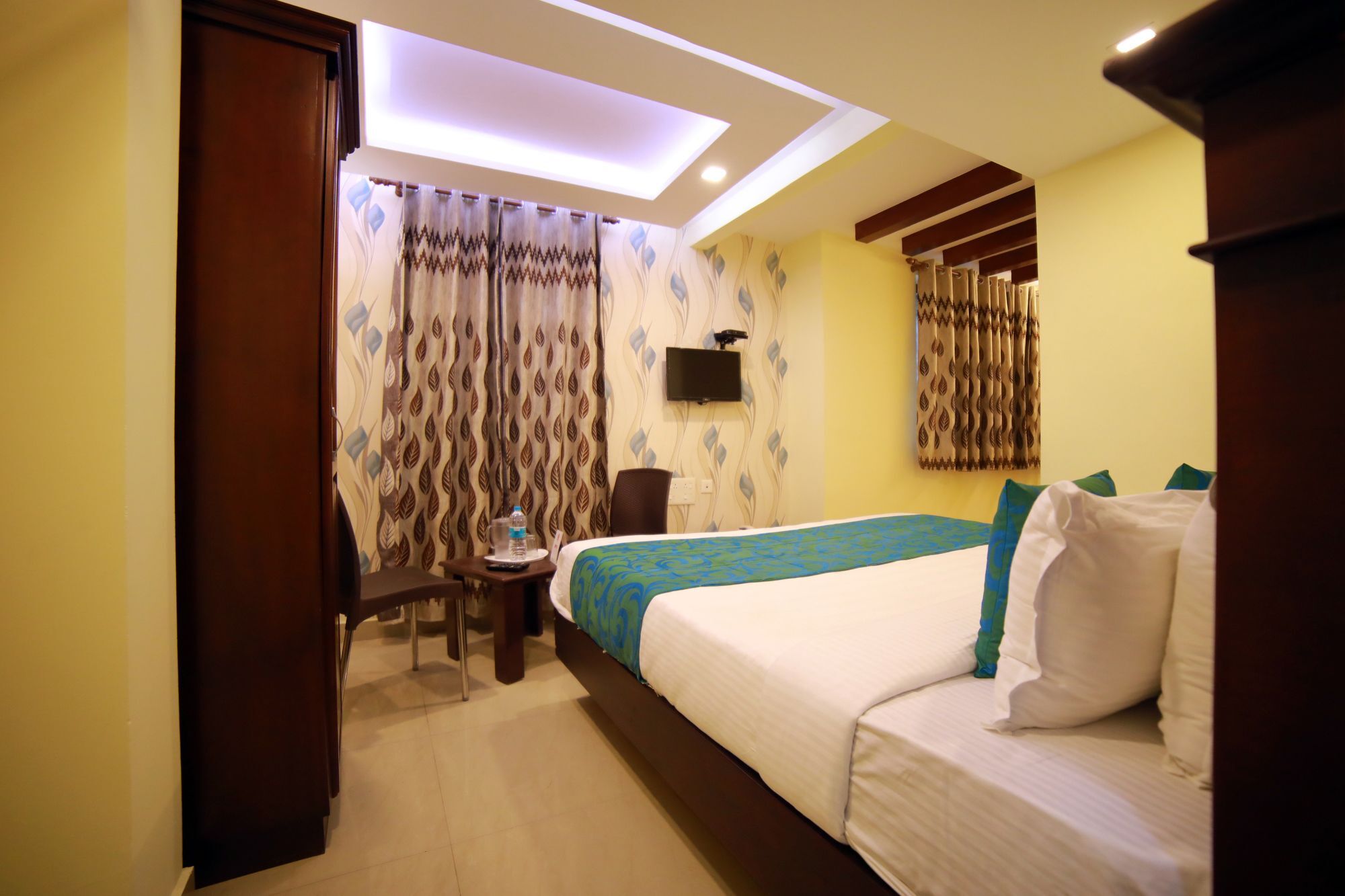 Hotel Oyo 8214 Malabar Plaza Residency 1 3*