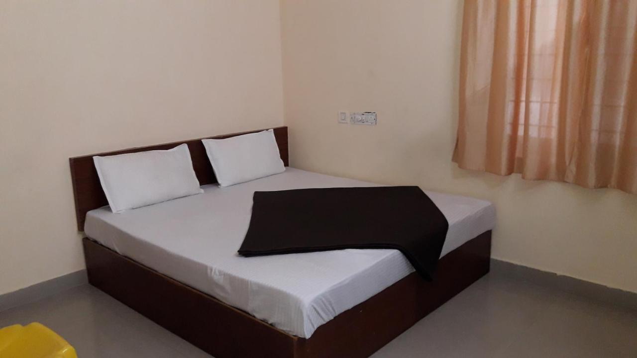 Pbs Grand Residency Hotel *