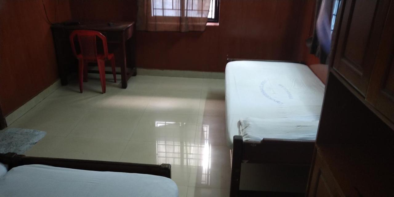 Unnikrishna Hotel *
