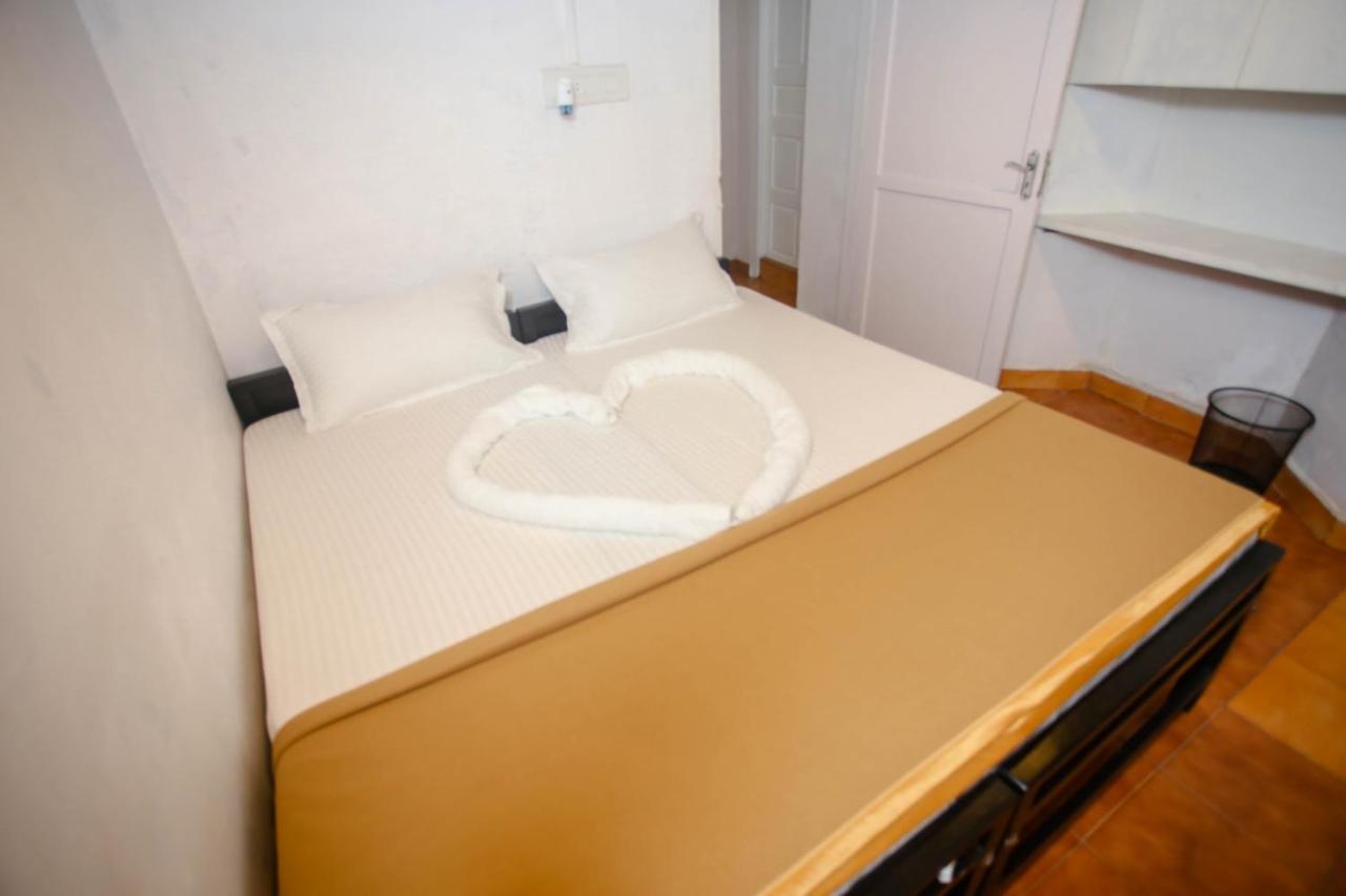 X Hostel *